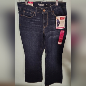 🆕️SIGNATURE LEVI STRAUSS Modern Bootcut Simply Stretch Jean - Size‎ 10 Short